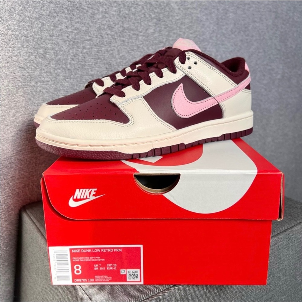 Men’s size 8 Nike Dunks BRAND NEW NEVER WORN